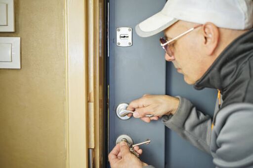 New York, Business, Locked Out In Phoenix? Get Back On The Road With Expert Car Locksmiths!
