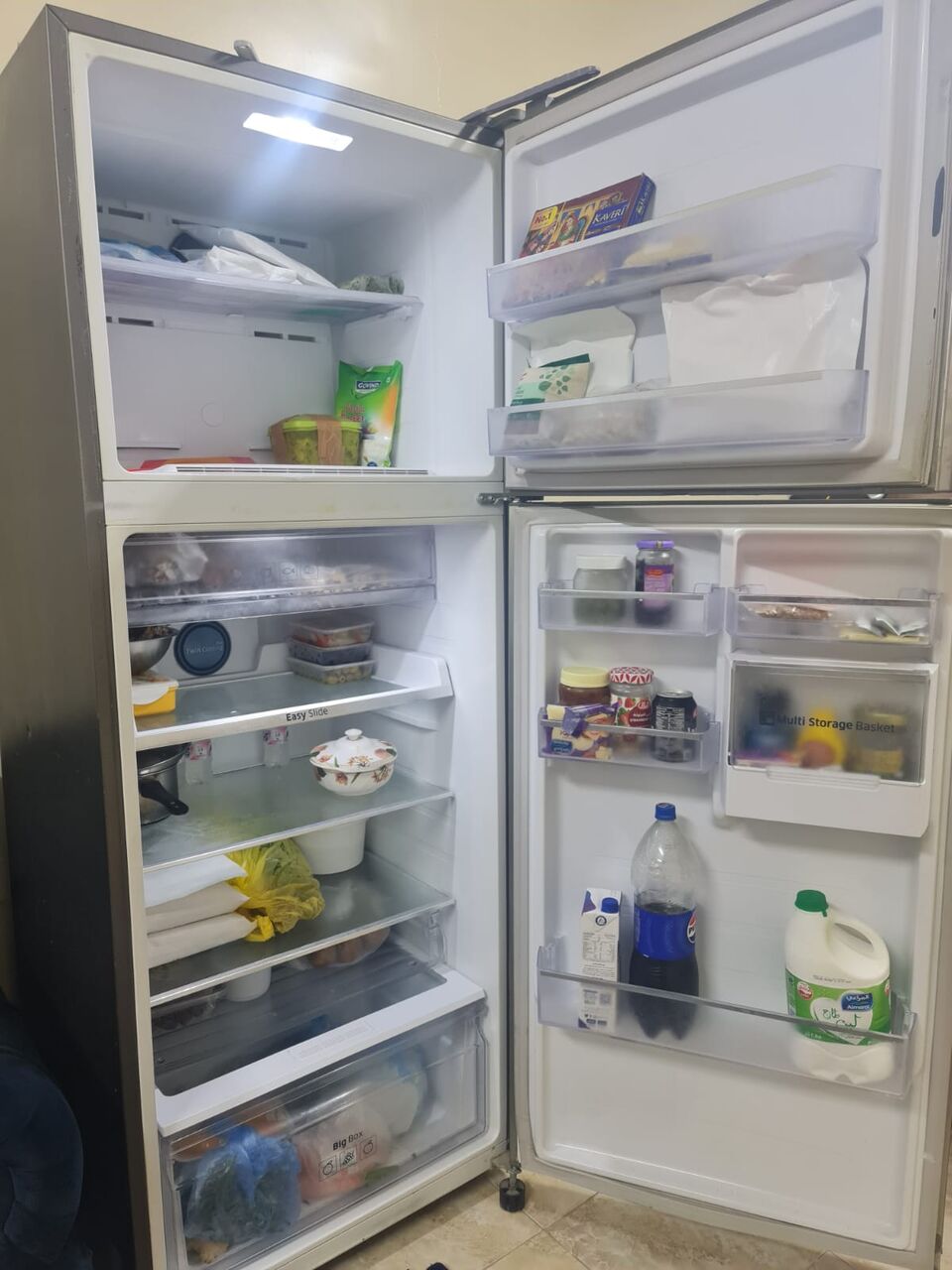 Jubail, Furniture, SAR 1500,  Samsung Fridge And Wodden Round Dining Table For Sale