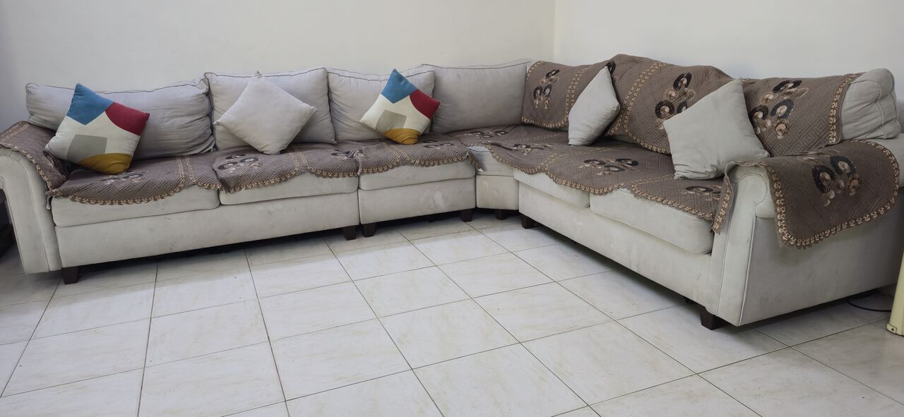 Manama, Furniture, BHD 55,  8 To 10 Seater Large Sofaset, Dinning Table & Other Items For Sale In Good Condition.