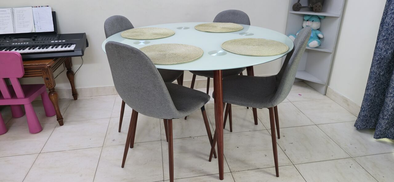 Manama, Furniture, BHD 55,  8 To 10 Seater Large Sofaset, Dinning Table & Other Items For Sale In Good Condition.
