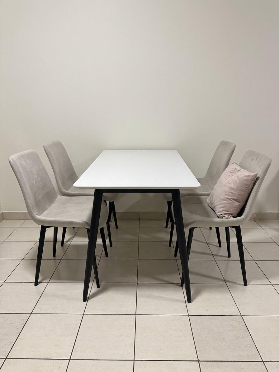 Al Muruj, Furniture, SAR 400,  4 Seater Dining Table, In Good Condition