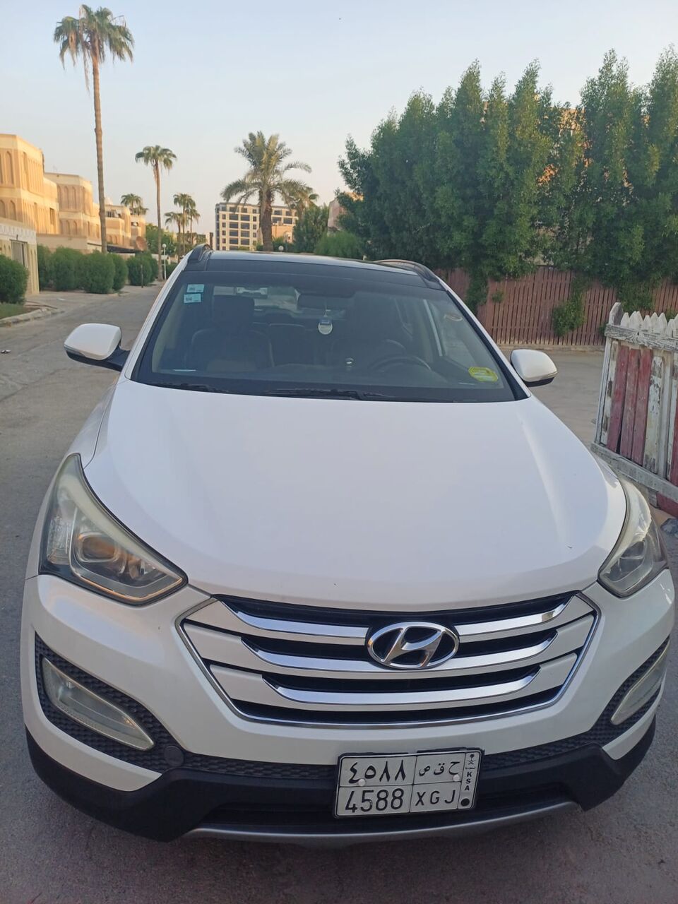 Khobar, Vehicles, Cars & Trucks , SAR 35000,  Hyundai Santa Fe,  2015,  Automatic,  196000 KM,   -4WD White