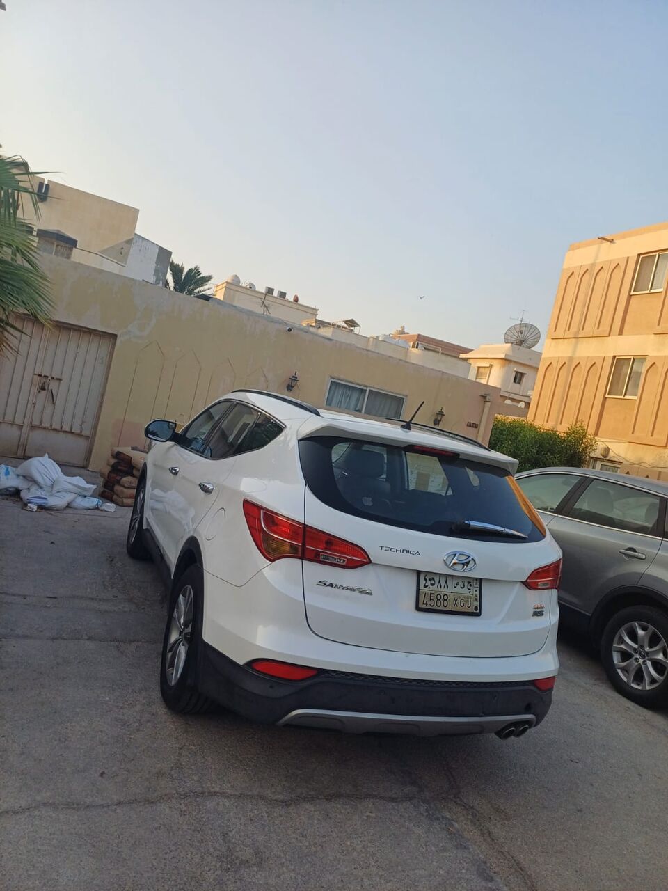 Khobar, Vehicles, Cars & Trucks , SAR 35000,  Hyundai Santa Fe,  2015,  Automatic,  196000 KM,   -4WD White