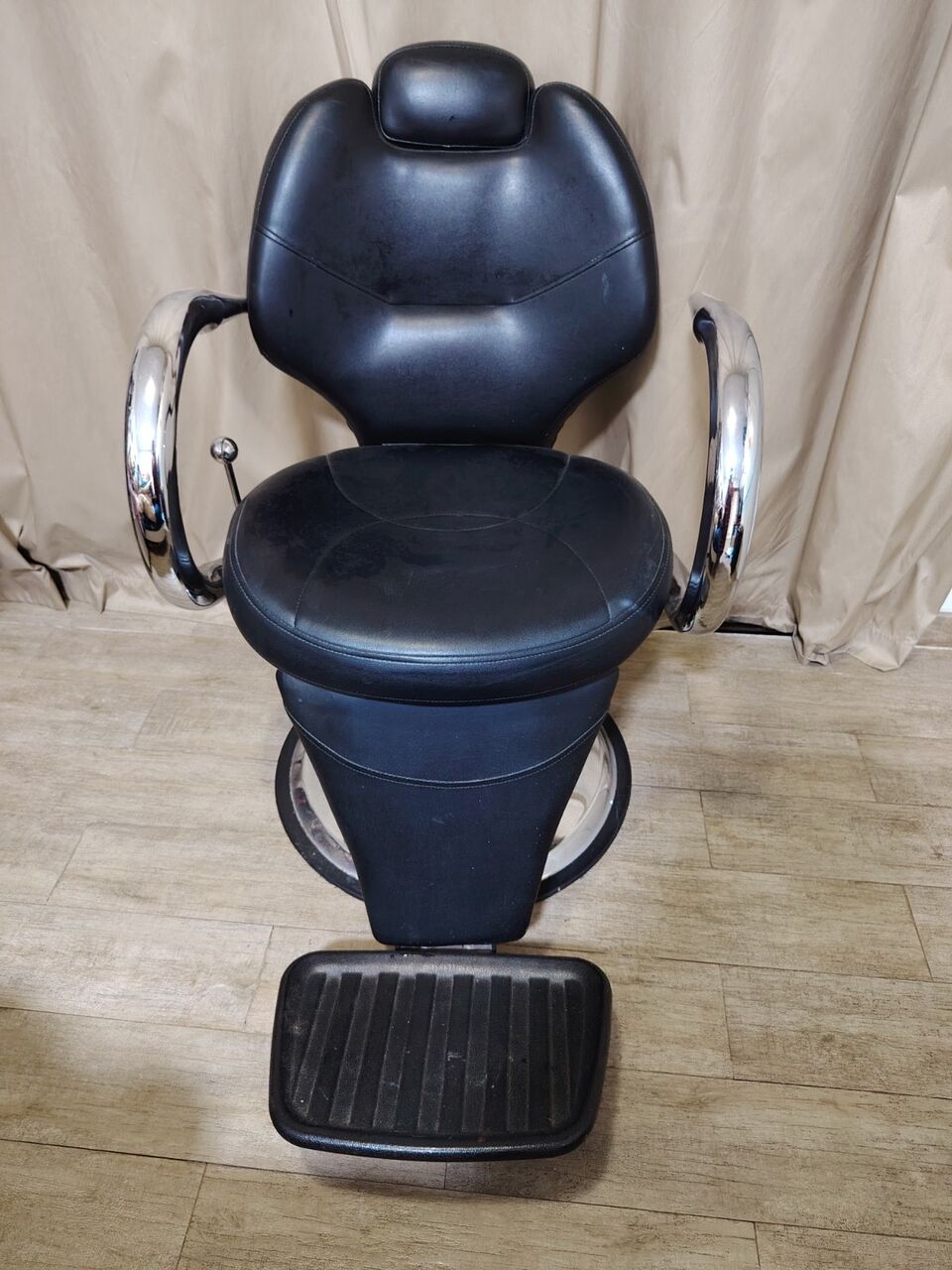 Jubail, Furniture, SAR 290,  Unisex Salon / Barber Chair 🪑 For Sale