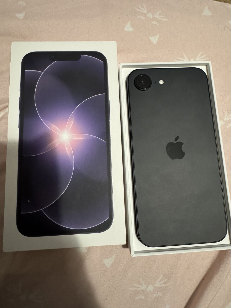 Riyadh, Mobile Phones, SAR 1600,  IPhone 17e 256gb Sim Lock From USA Not Open Line Works Fully On WiFi