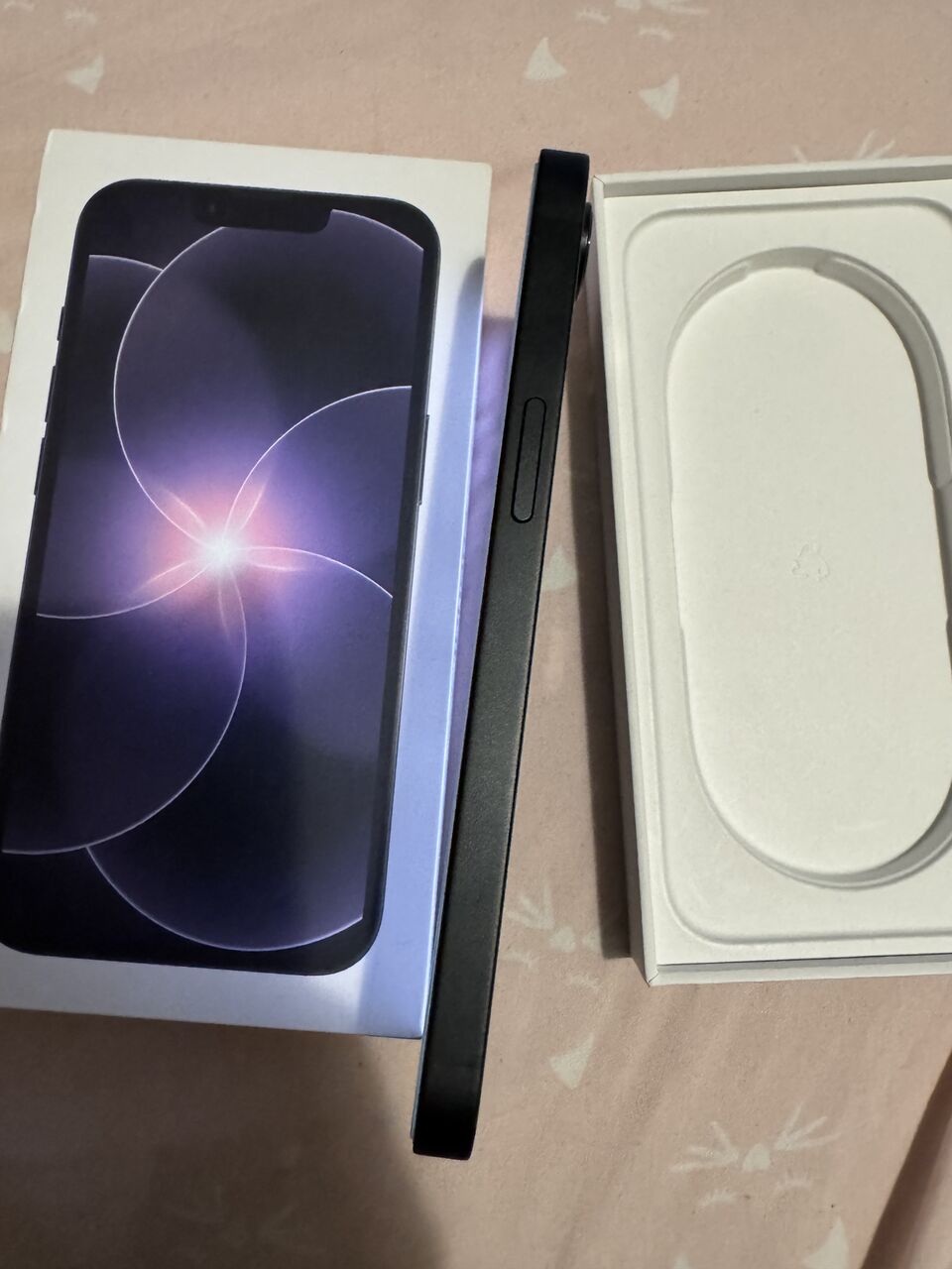 Riyadh, Mobile Phones, SAR 1600,  IPhone 17e 256gb Sim Lock From USA Not Open Line Works Fully On WiFi