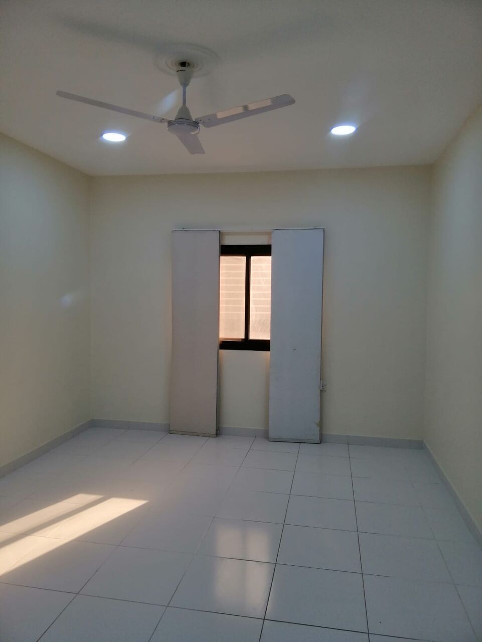 Sitra, Apartments, Flats, Houses & Villas, A Spacious Flat For Rent On The Ground Floor