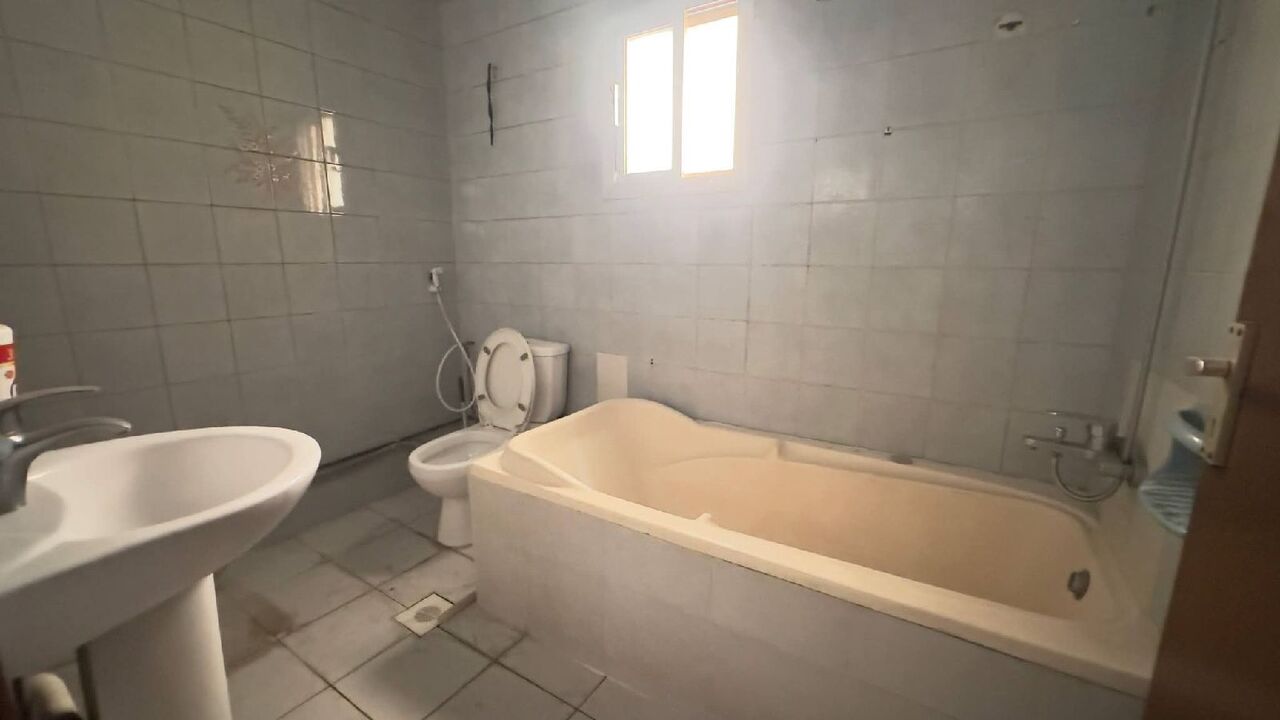 Manama, Apartments, Flats, Houses & Villas, BHD 90/month,  1 BR,  𝐄𝐱𝐡𝐢𝐛𝐢𝐭𝐢𝐨𝐧 𝐑𝐨𝐚𝐝:- 𝐒𝐩𝐚𝐜𝐢𝐨𝐮𝐬 𝐒𝐭𝐮