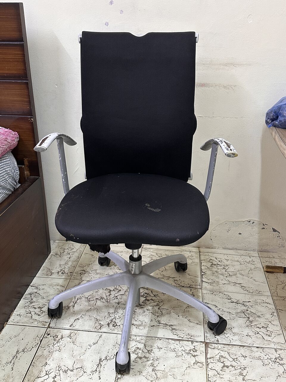 Muharraq, Furniture, BHD 7,  2 Office Chair For Sale In Good Working Condition