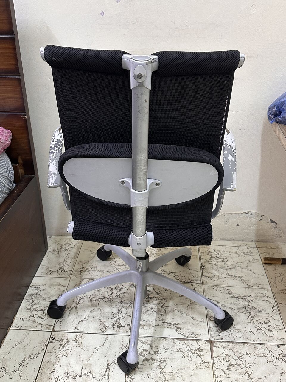 Muharraq, Furniture, BHD 7,  2 Office Chair For Sale In Good Working Condition