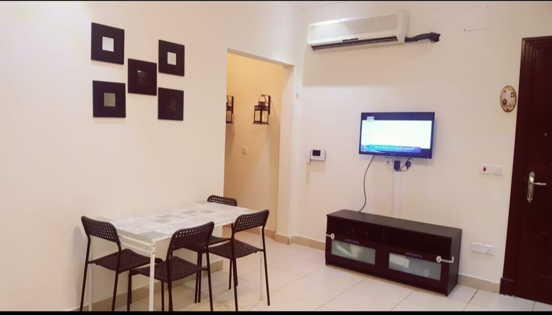 Jeddah, Furniture, SAR 130,  Ikea Dining Table With 4 Chair With Cousions