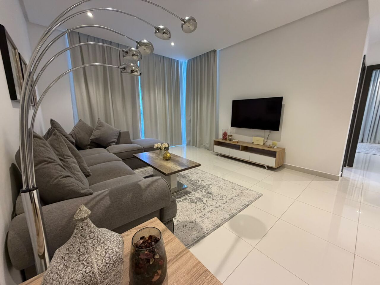Juffair, Apartments, Flats, Houses & Villas, BHD 350/month,  Furnished,  1 BR,  Apartment For Rent In Juffair | Pool & Gym | Premium Facilities