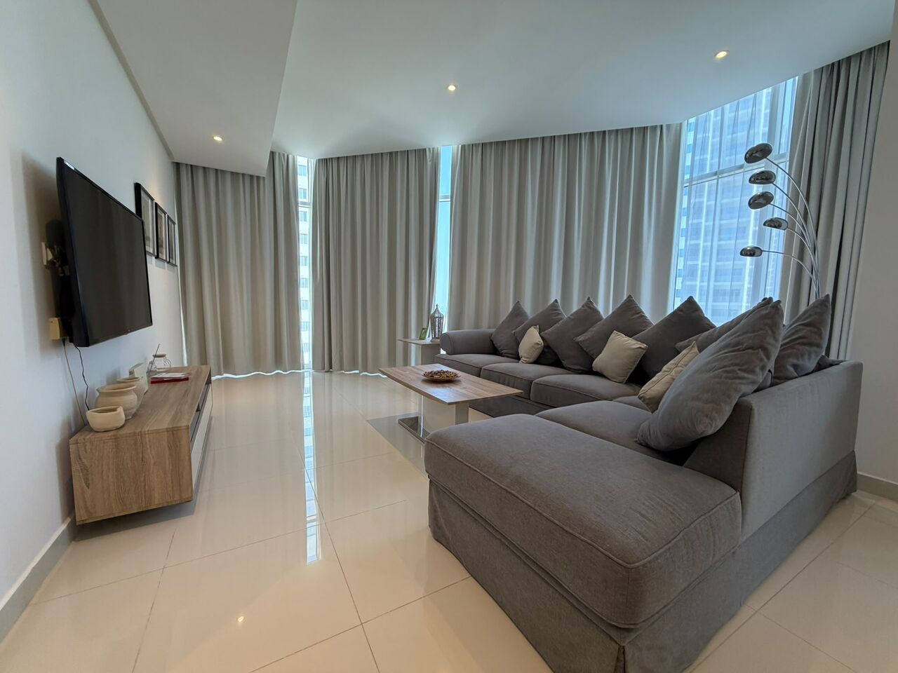 Juffair, Apartments, Flats, Houses & Villas, BHD 375/month,  Furnished,  1 BR,  1BR Luxury Fully Furnished Apartment For Rent In Juffair | Pool & Gym | Premium Facilities