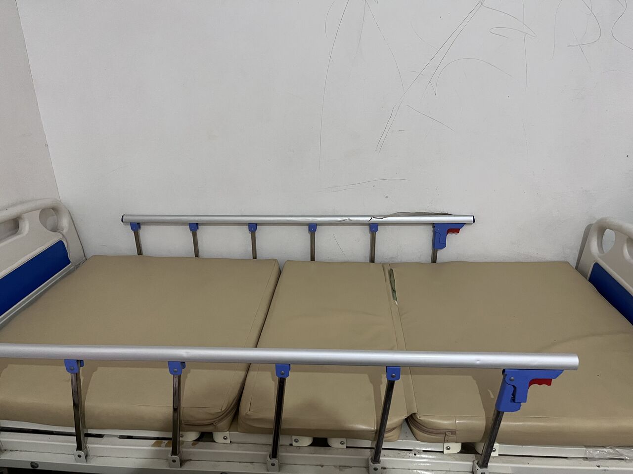Al Safa, Furniture, SAR 800,  Automatic Medical Bed For Sale