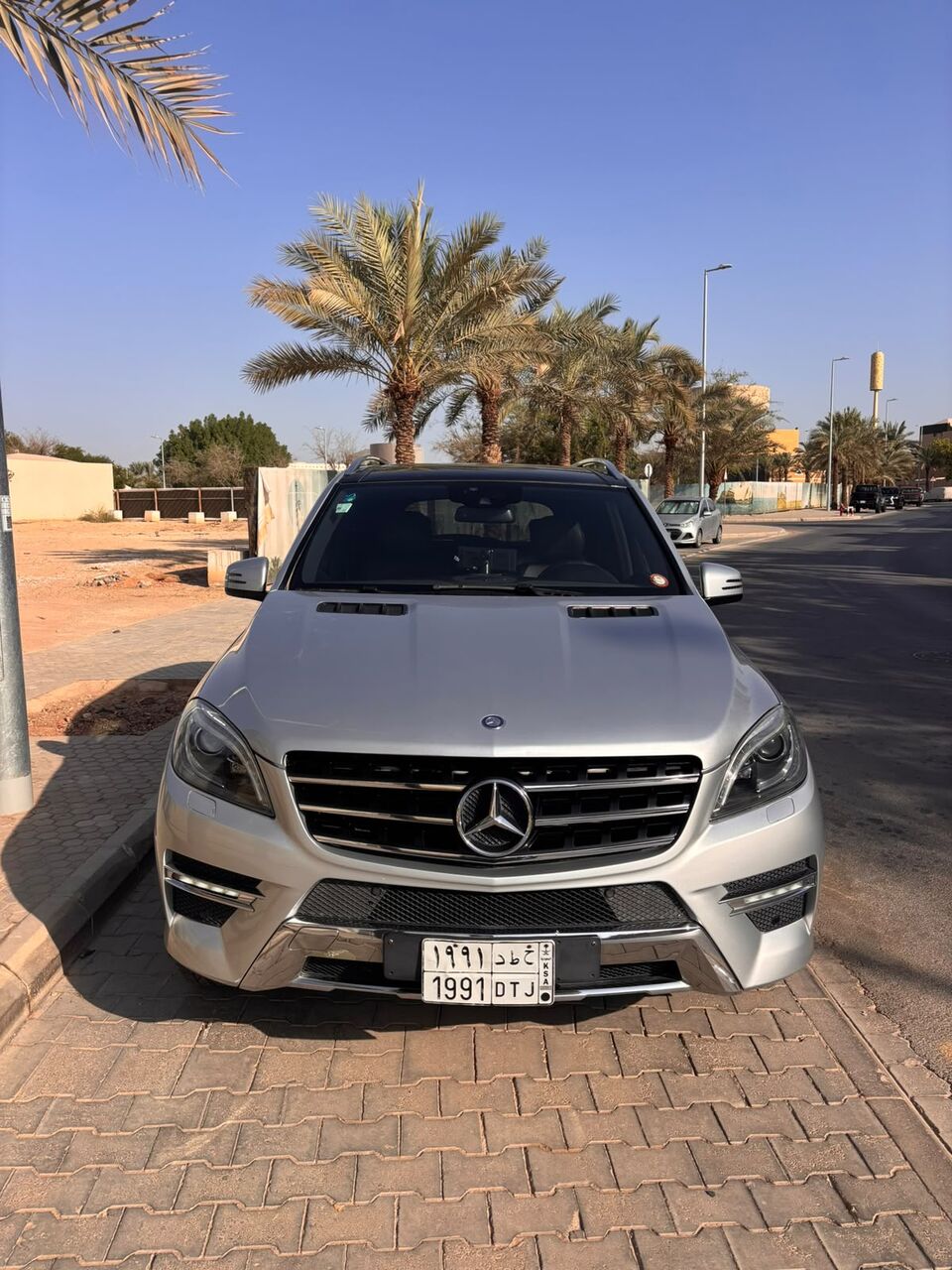Riyadh, Vehicles, Cars & Trucks , SAR 65000,  Mercedes-Benz ML 350 4MATIC,  2014,  Manual,  140500 KM,    &ndash; AMG Line &ndash; Silver &ndash; 140,000 Km