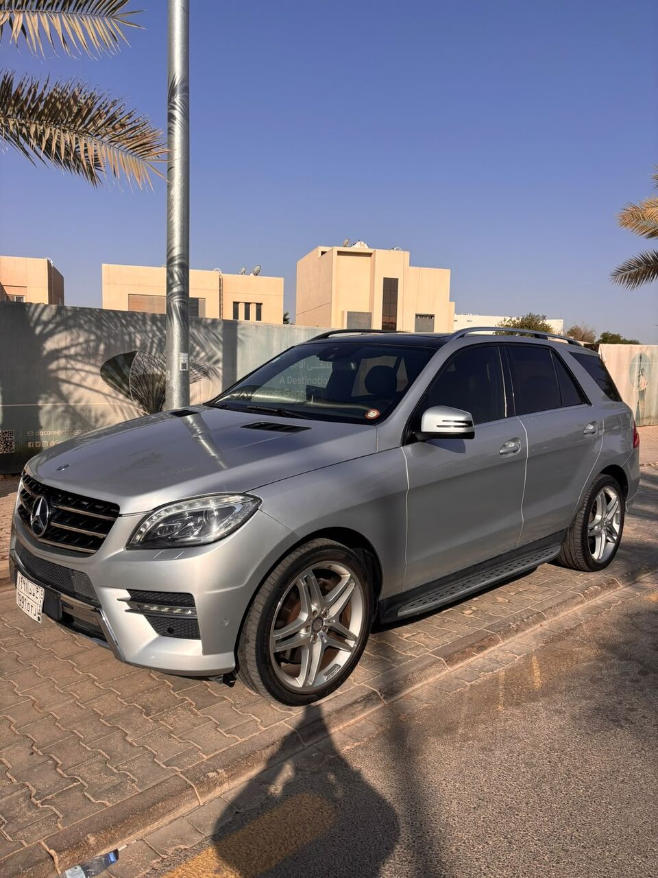 Riyadh, Vehicles, Cars & Trucks , SAR 65000,  Mercedes-Benz ML 350 4MATIC,  2014,  Manual,  140500 KM,    &ndash; AMG Line &ndash; Silver &ndash; 140,000 Km