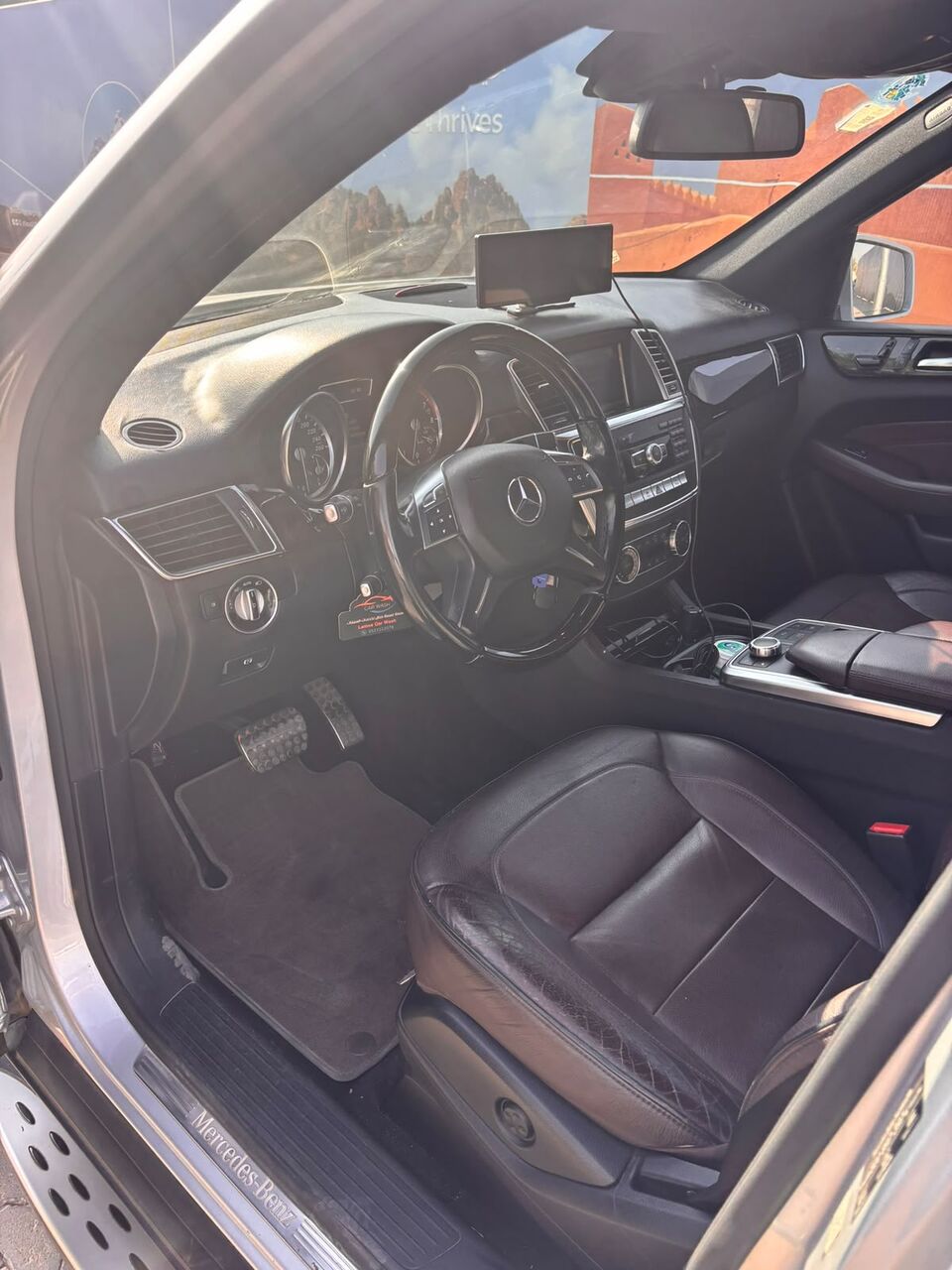 Riyadh, Vehicles, Cars & Trucks , SAR 65000,  Mercedes-Benz ML 350 4MATIC,  2014,  Manual,  140500 KM,    &ndash; AMG Line &ndash; Silver &ndash; 140,000 Km