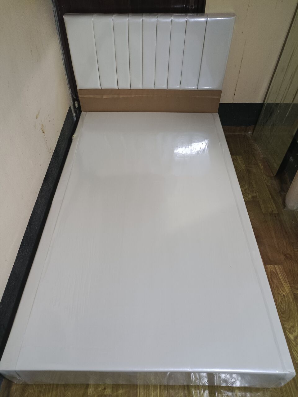 Jubail, Furniture, SAR 170,  Single Bed For Sale With Out Metres Good Condition&ndash; Jubail, 170