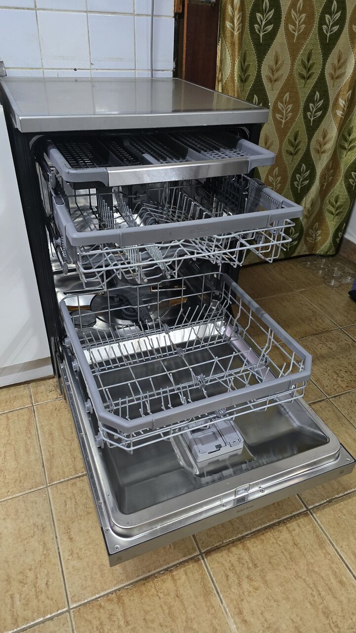Al Yarmouk, Household Items, SAR 1500,  LG QuadWash&trade; Dishwasher (Model: DFB415FP)