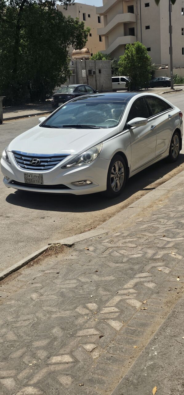 Dammam, Vehicles, Cars & Trucks , SAR 23500,  Hyundai Sonata,  2011,  Automatic,  261000 KM,    Full Option White - Accident Free (Dammam)