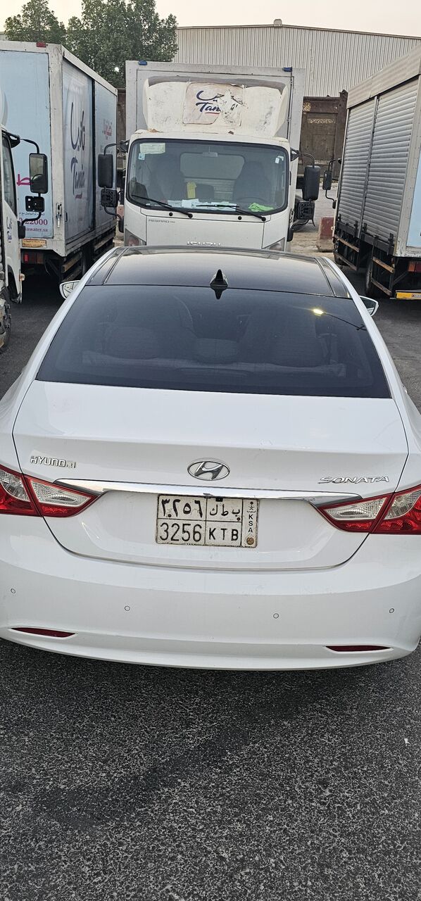 Dammam, Vehicles, Cars & Trucks , SAR 23500,  Hyundai Sonata,  2011,  Automatic,  261000 KM,    Full Option White - Accident Free (Dammam)
