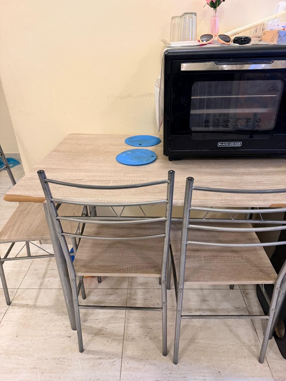 Adliya, Furniture, BHD 10,  Urgent Sale - 4 Seater Dining Table With 4 Chairs - Adliya