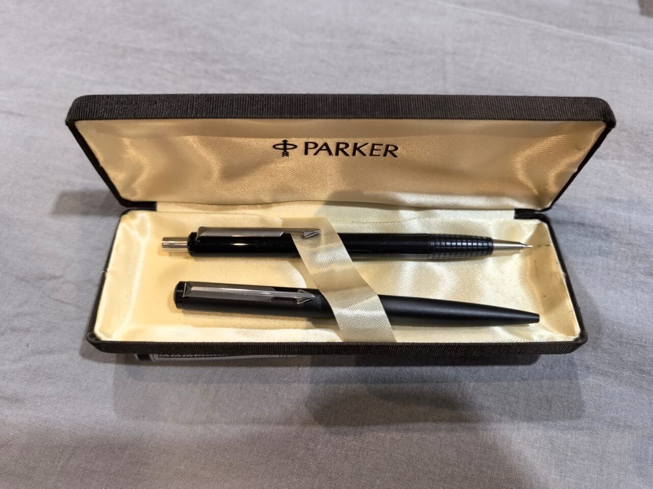 Riyadh, Collectibles, SAR 165,  Authentic Parker Vector Pen & Mechanical Pencil Gift Set