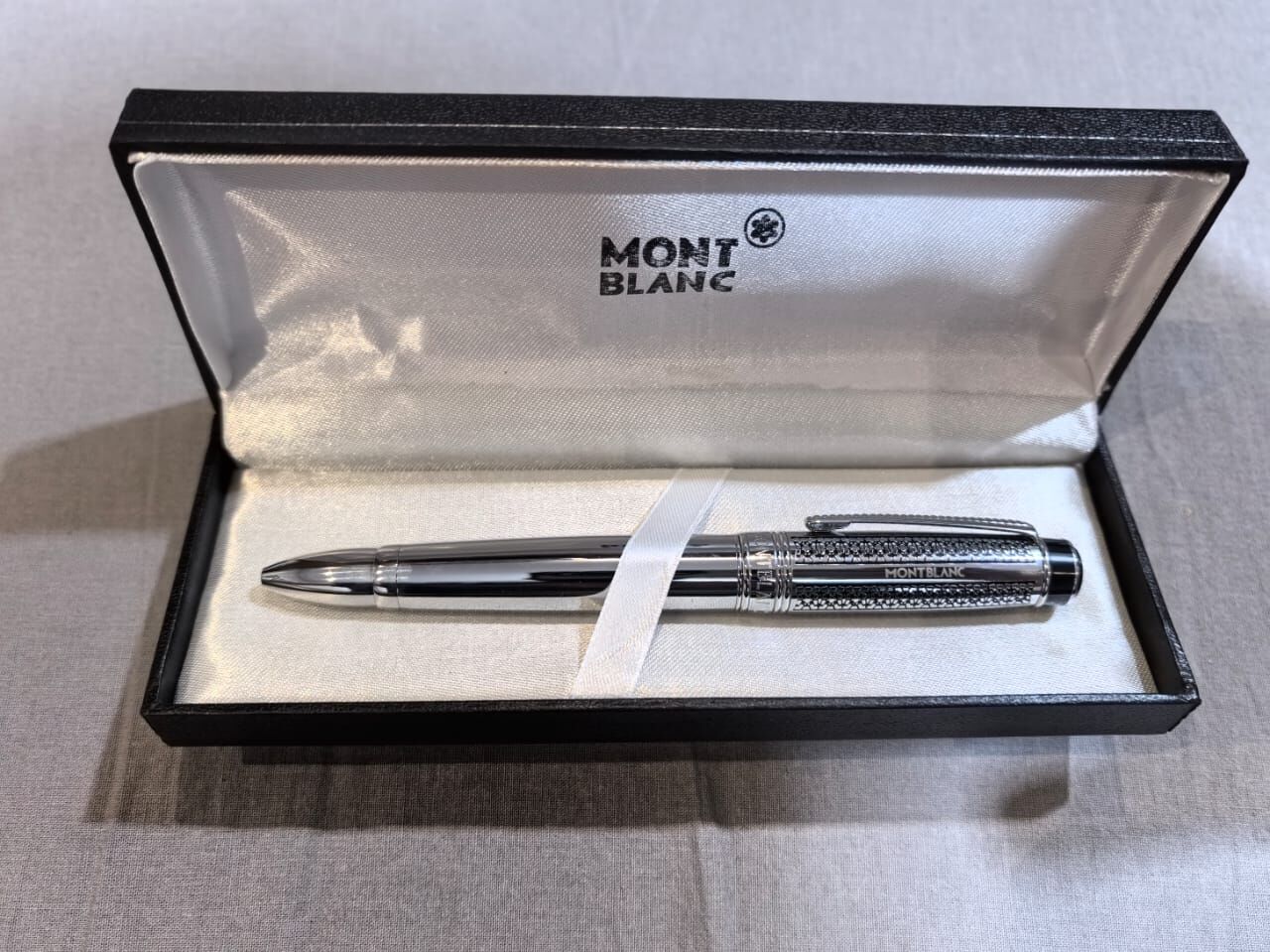 Riyadh, Collectibles, SAR 125,  Luxury Style Silver Pen - Premium Copy / Brand New (Riyadh)