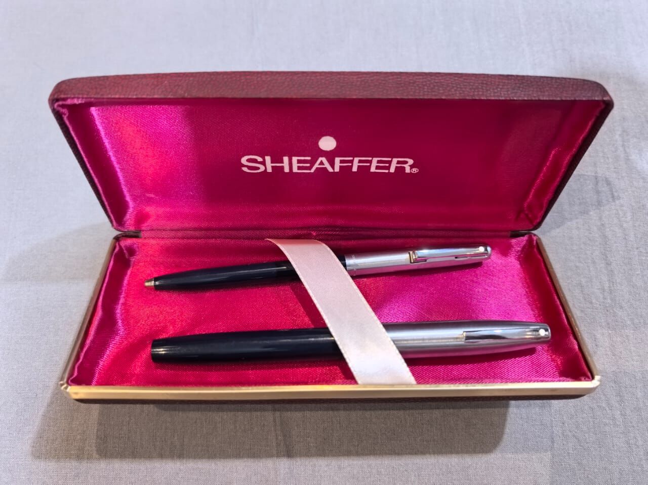 Riyadh, Collectibles, SAR 185,  Vintage Sheaffer Imperial 440 Fountain Pen & Mechanical Pencil Set - Black & Chrome