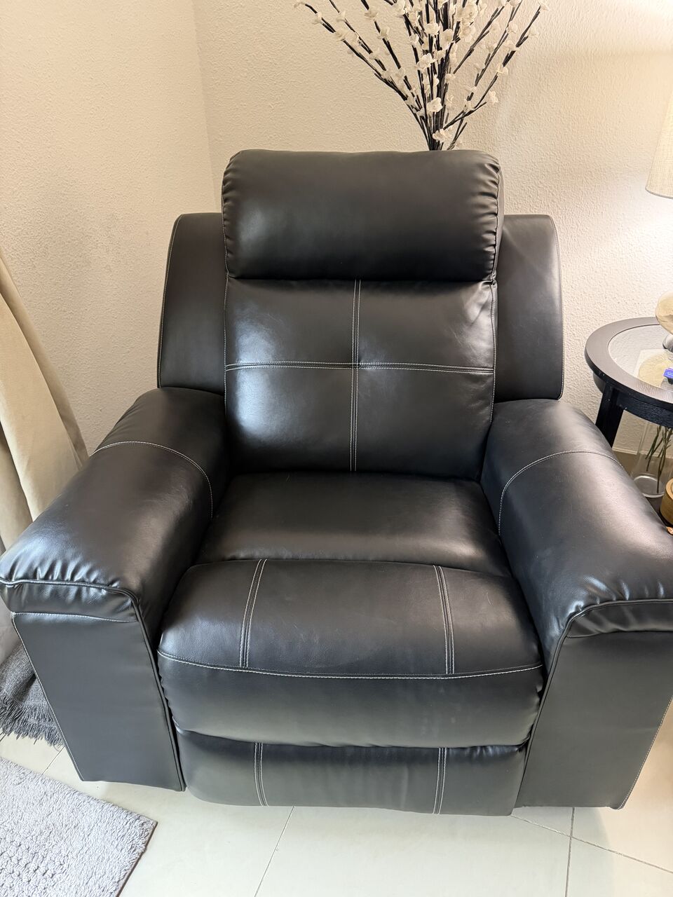 Ghirnatah, Furniture, SAR 600,  5-Seater Recliner Sofa Set (3+1+1) &ndash; Black Leather From Ashley