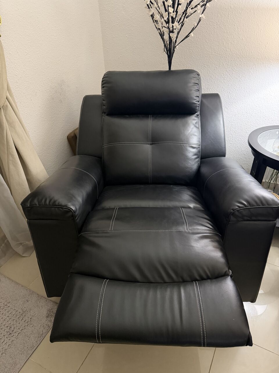 Ghirnatah, Furniture, SAR 600,  5-Seater Recliner Sofa Set (3+1+1) &ndash; Black Leather From Ashley