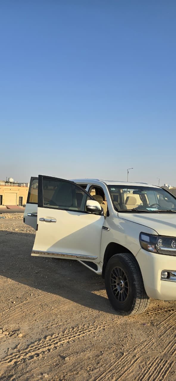 Riyadh, Vehicles, Cars & Trucks , SAR 120,  Toyota Land Cruiser 200,  2015,  Automatic,  300 KM,  Landcruiser