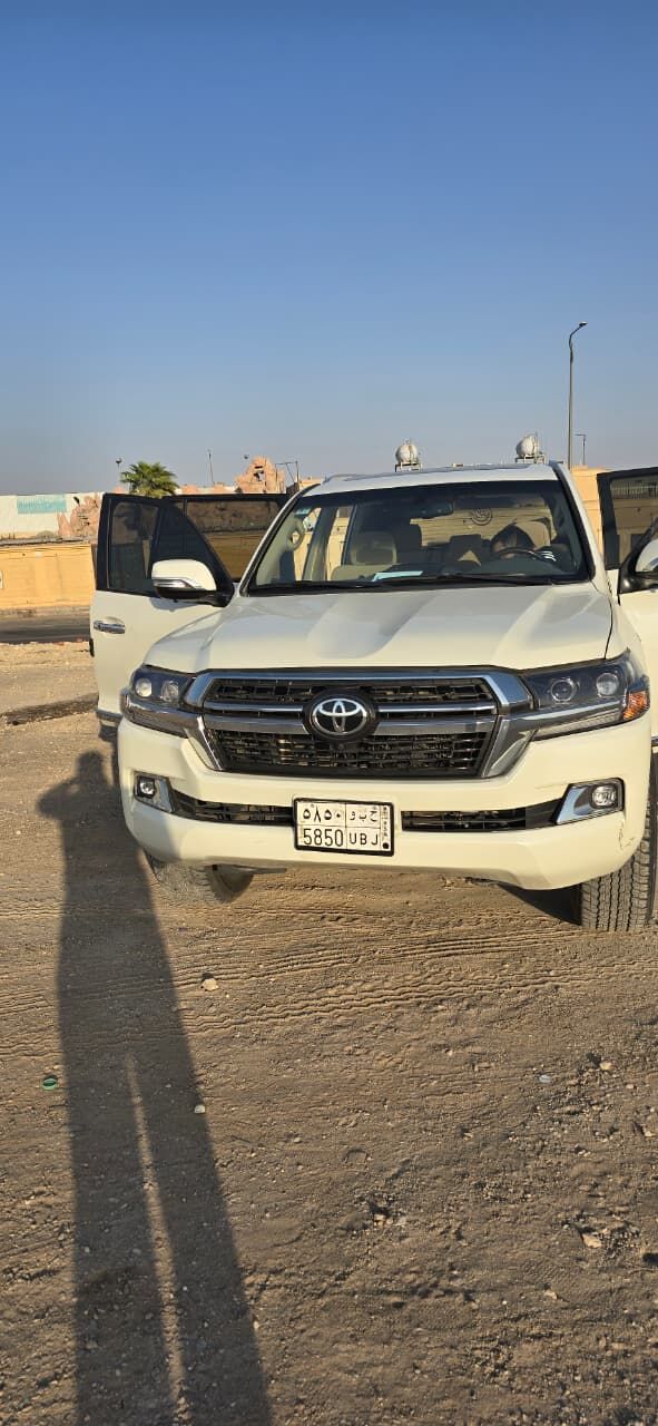Riyadh, Vehicles, Cars & Trucks , SAR 120,  Toyota Land Cruiser 200,  2015,  Automatic,  300 KM,  Landcruiser