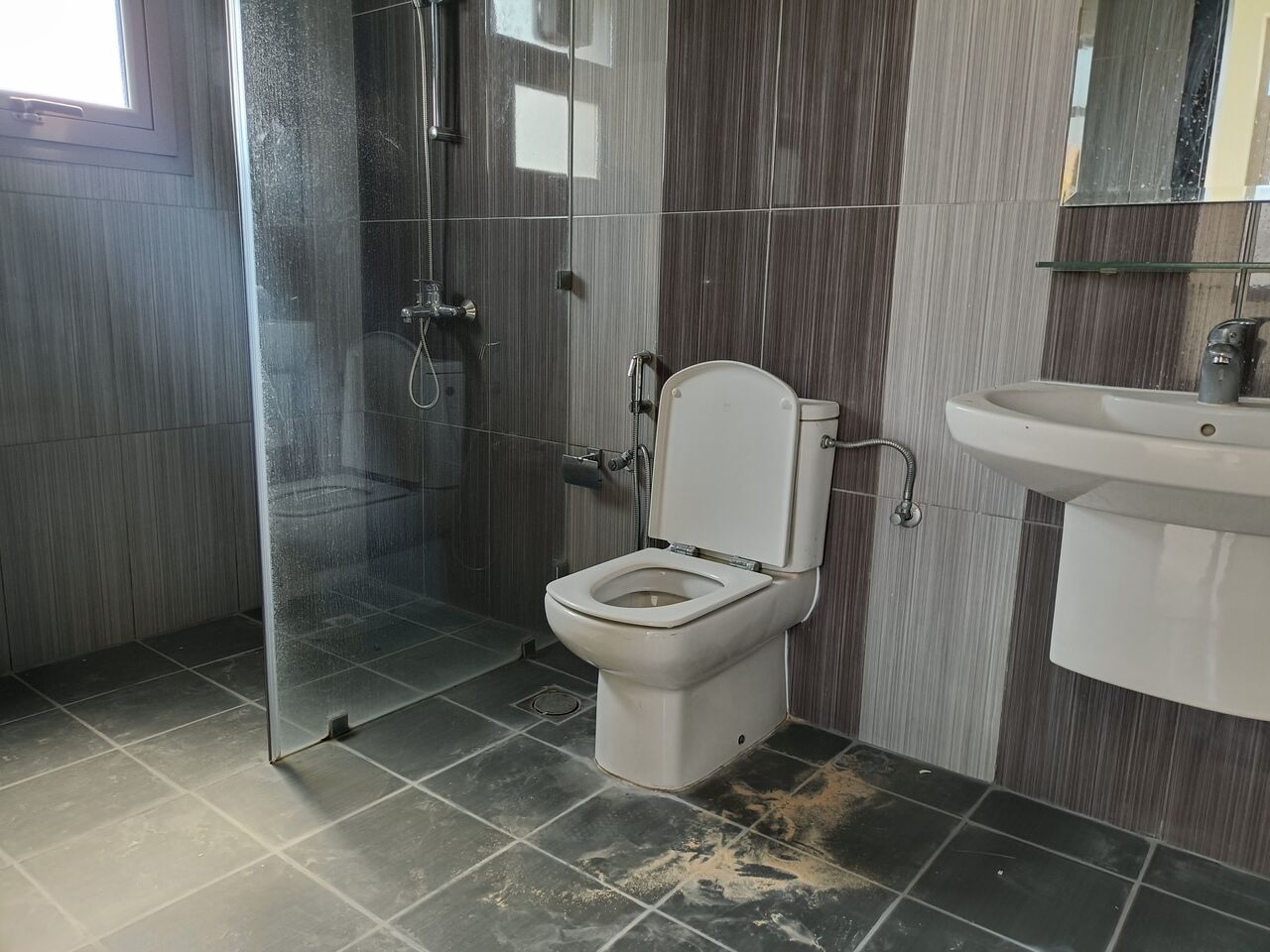 Manama, Apartments, Flats, Houses & Villas, BHD 300/month,  2 BR,  200 Sq. Meter,  Semi Furnished Spacious 2bhk Without Ewa
