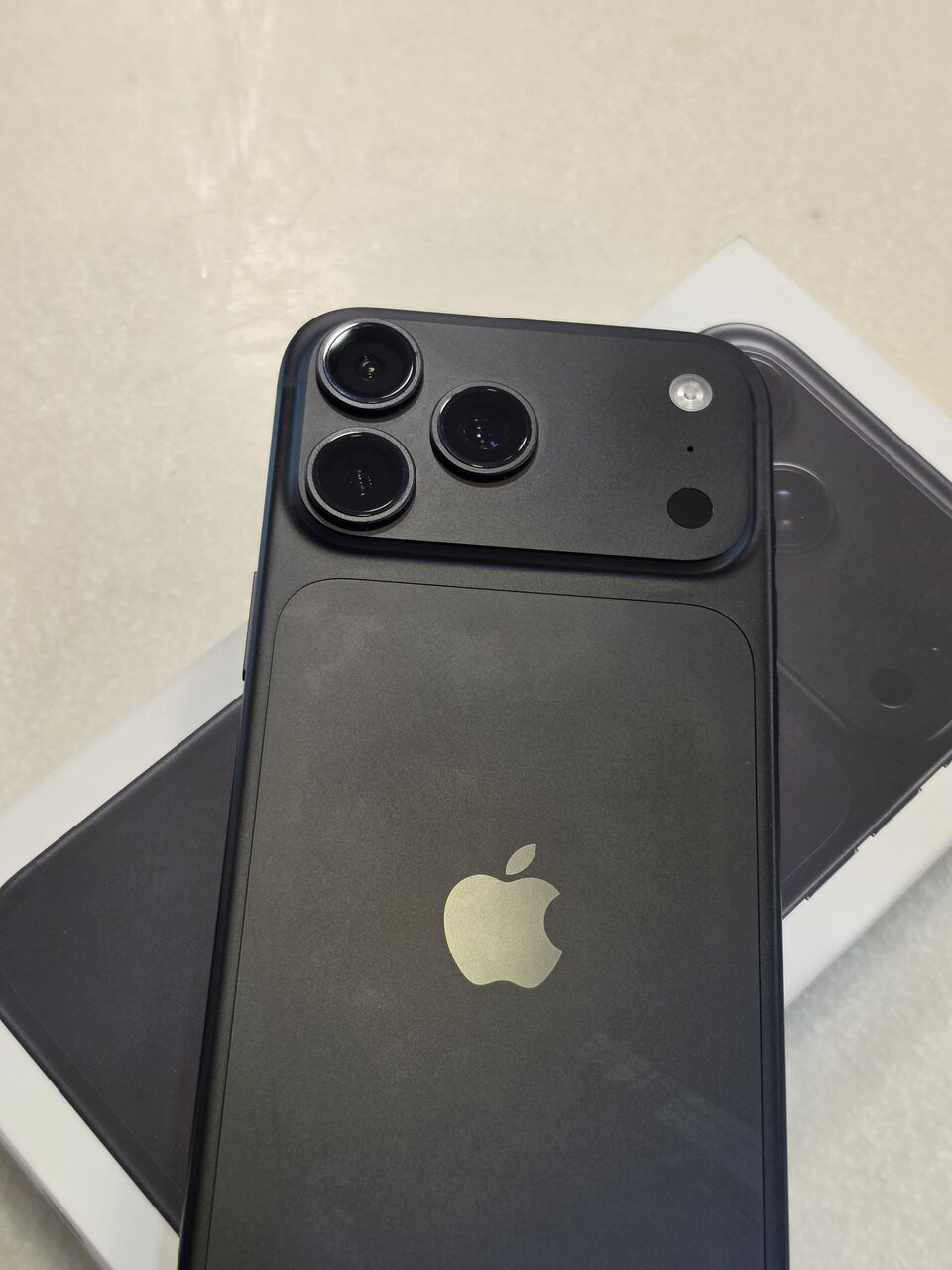 Dammam, Mobile Phones, SAR 6200,  IPhone 18 Pro Max 256 GB 512 GB