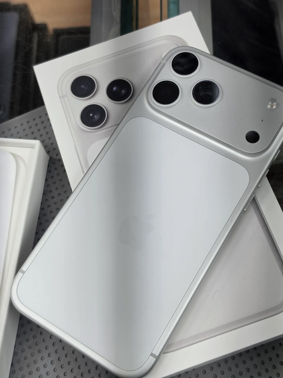 Dammam, Mobile Phones, SAR 4500,  IPhone 17 Pro Max Open Box