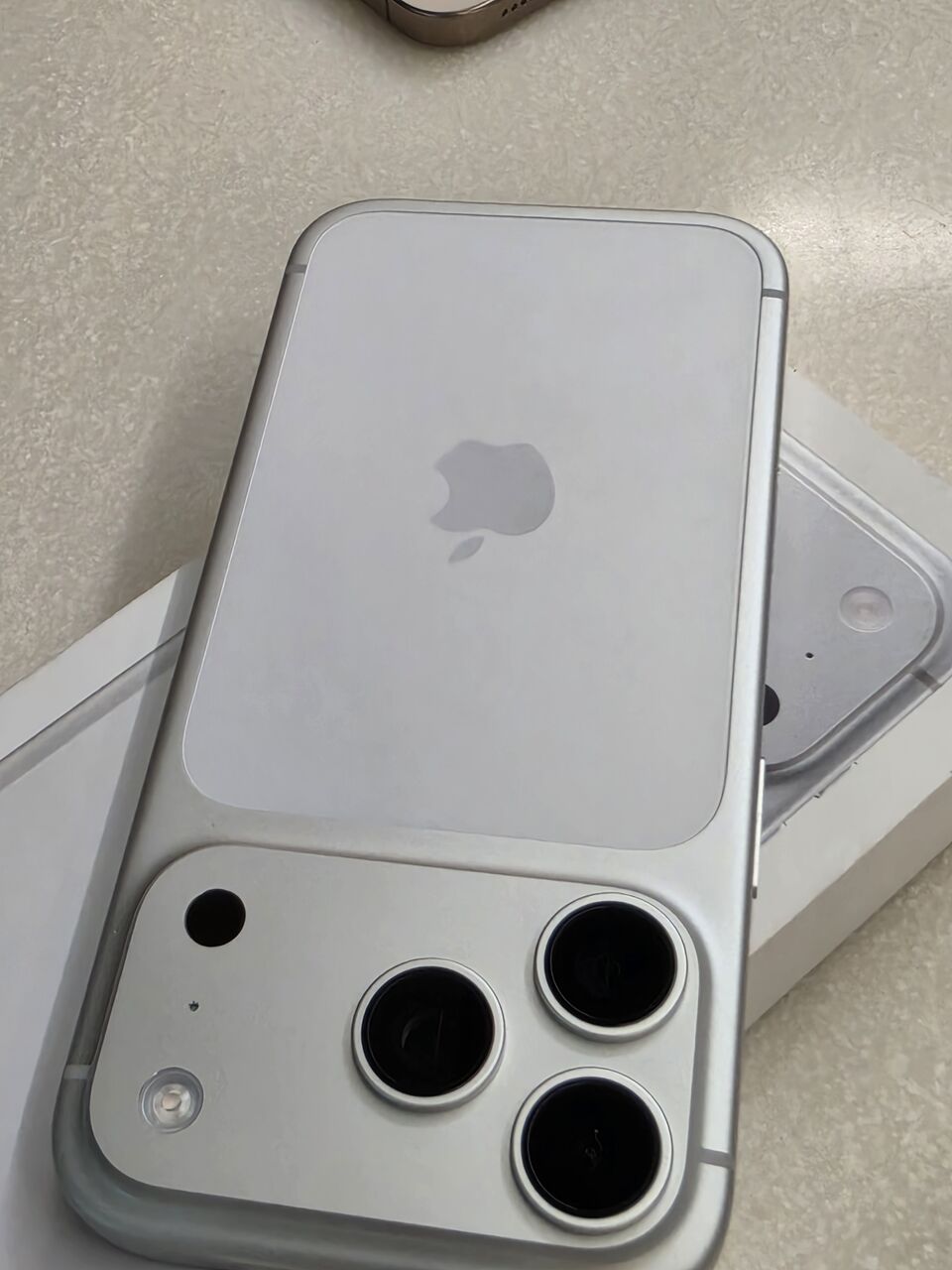 Dammam, Mobile Phones, SAR 3900,  IPhone 17 Pro