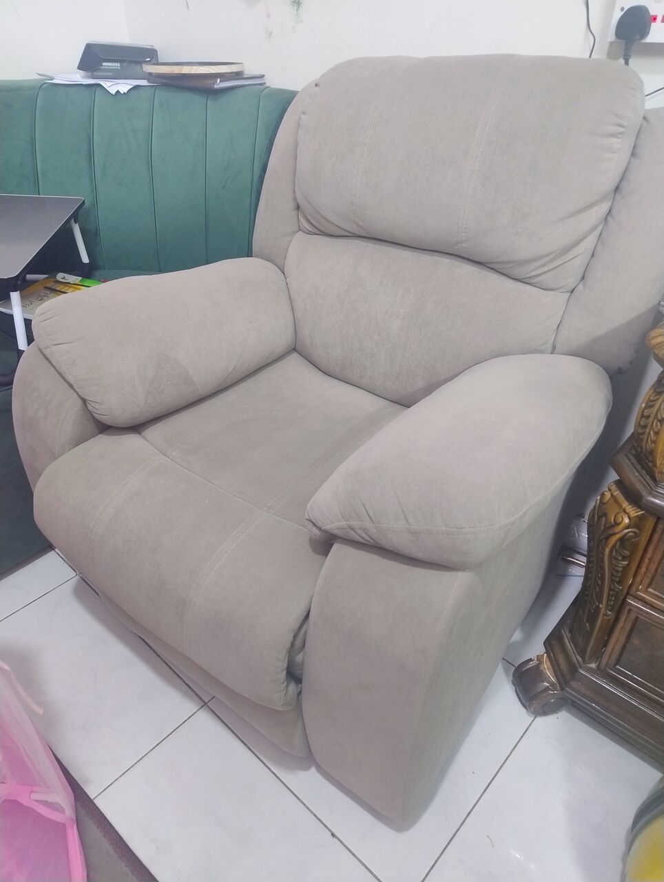 Manfuha Al-Jadidah, Furniture, SAR 480,  Recliner Sofa Single Rarely Used Jush Lyk New Super Comfortable