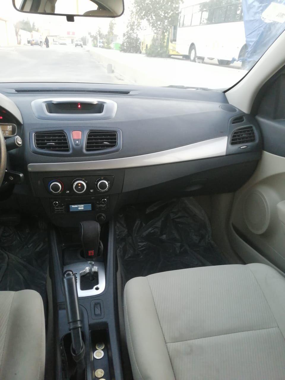 Riyadh, Vehicles, Cars & Trucks , SAR 22000,  Renault Fluence,  2015,  Automatic,  220000 KM,   Model  ()