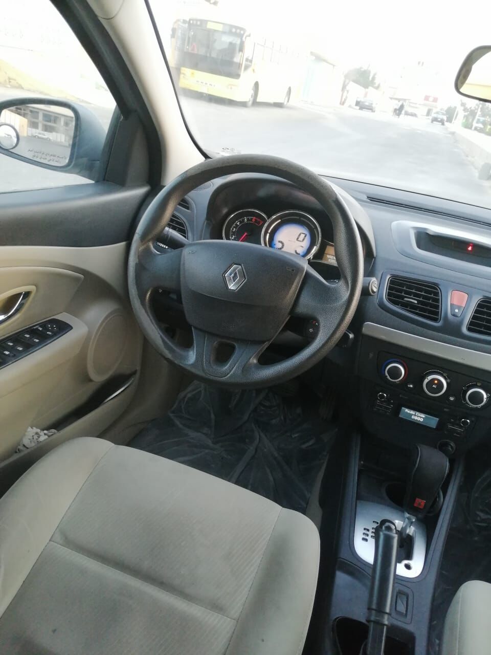 Riyadh, Vehicles, Cars & Trucks , SAR 22000,  Renault Fluence,  2015,  Automatic,  220000 KM,   Model  ()
