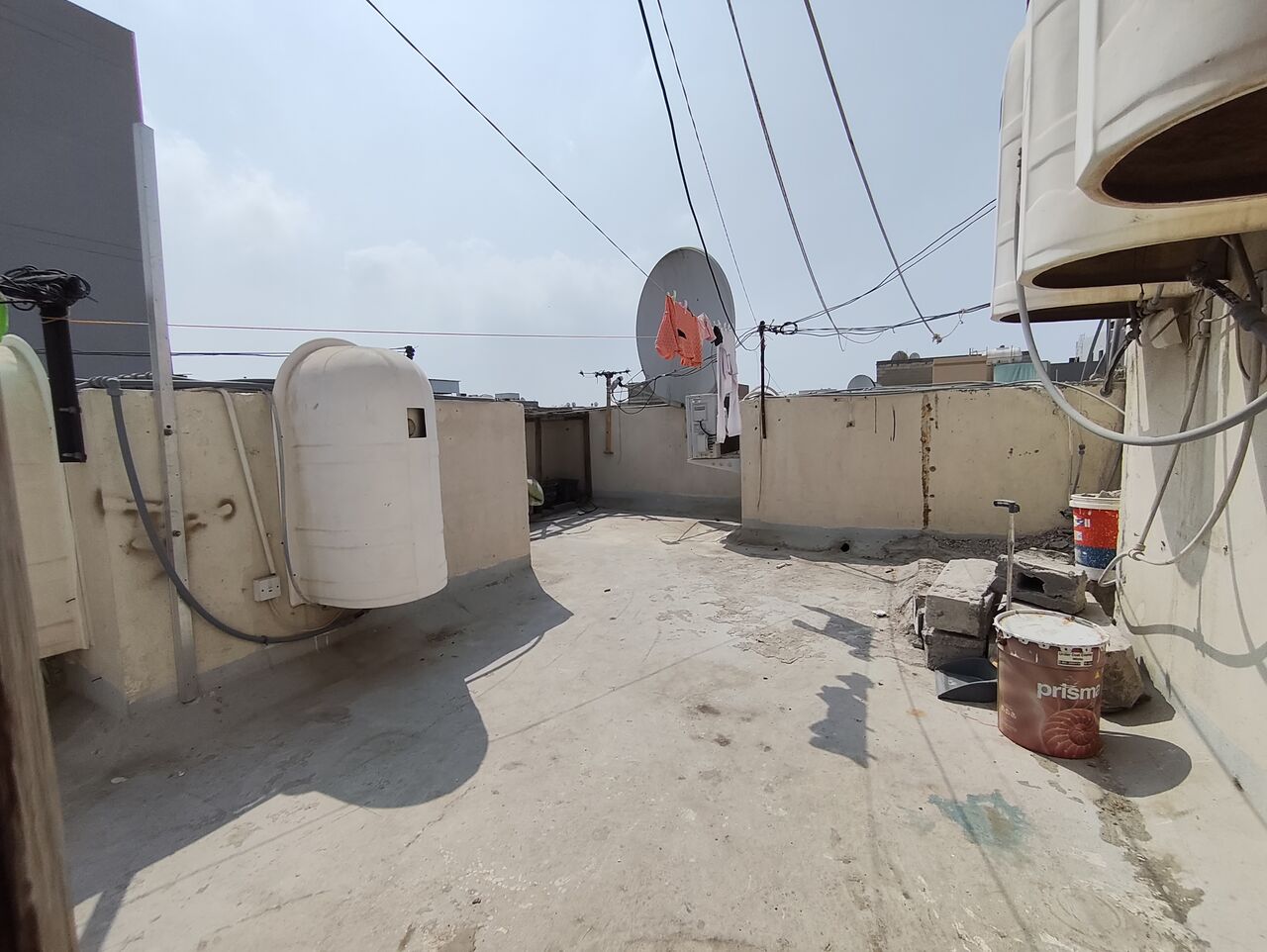 Salmaniya, Apartments, Flats, Houses & Villas, BHD 150/year,  1 BR,  Salmaniya:- Rooftop 1Bhk Unfurnished Flat On Rent With Unlimited Ewa..
