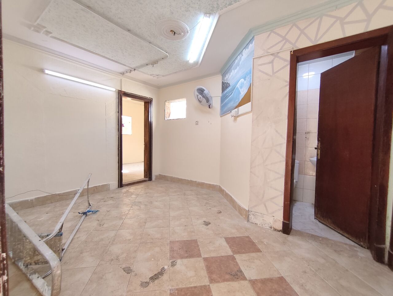 Salmaniya, Apartments, Flats, Houses & Villas, BHD 150/year,  1 BR,  Salmaniya:- Rooftop 1Bhk Unfurnished Flat On Rent With Unlimited Ewa..