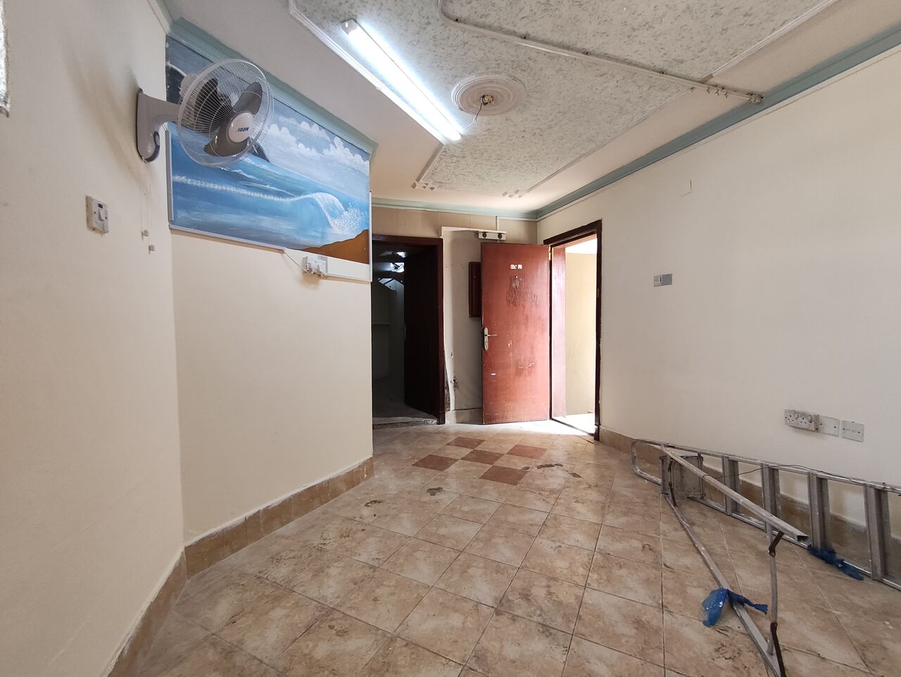 Salmaniya, Apartments, Flats, Houses & Villas, BHD 150/year,  1 BR,  Salmaniya:- Rooftop 1Bhk Unfurnished Flat On Rent With Unlimited Ewa..