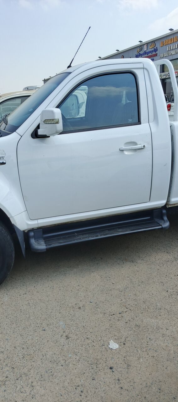 Jeddah, Vehicles, Cars & Trucks , SAR 30000,  TATA HILUX,  2023,  Manual,  100146 KM,   SINGLE DOOR MENT CONDITION  GEAR