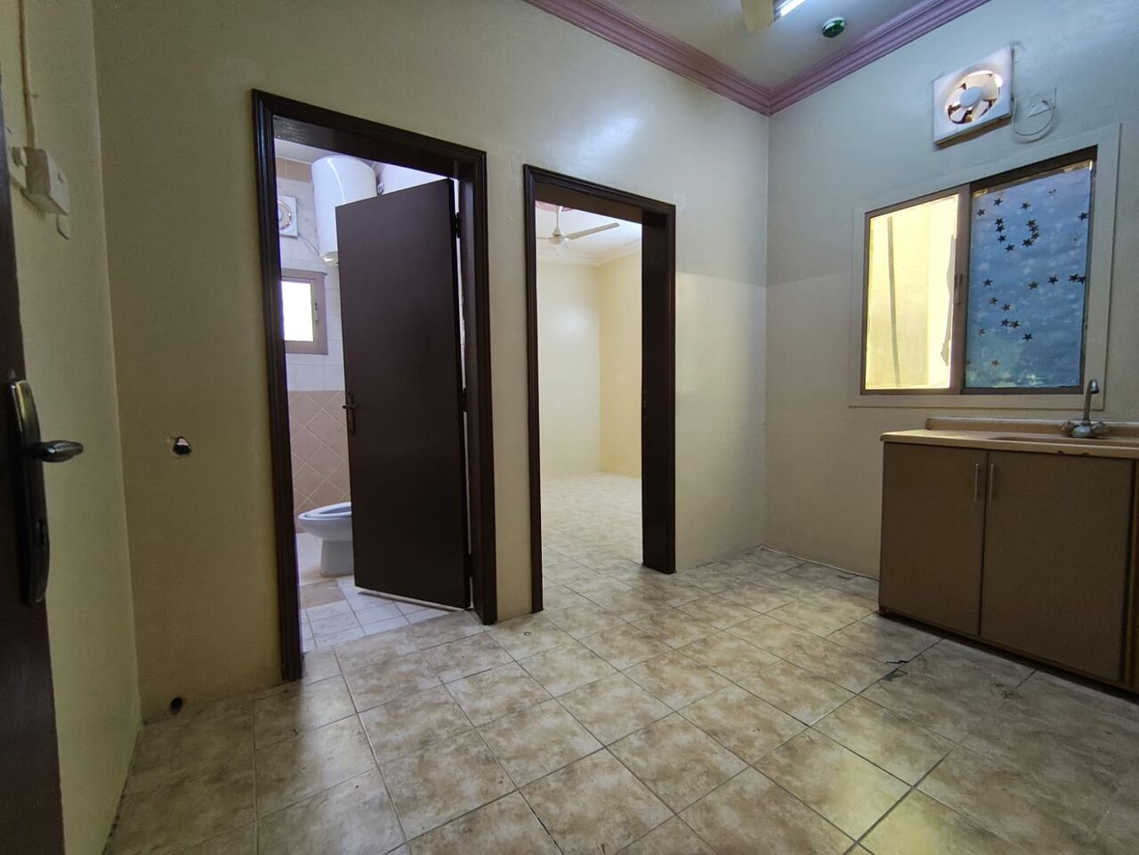 Manama, Apartments, Flats, Houses & Villas, BHD 130/year,  1 BR,  Ras Ruman:- Studio Flat On Rent With Ewa..