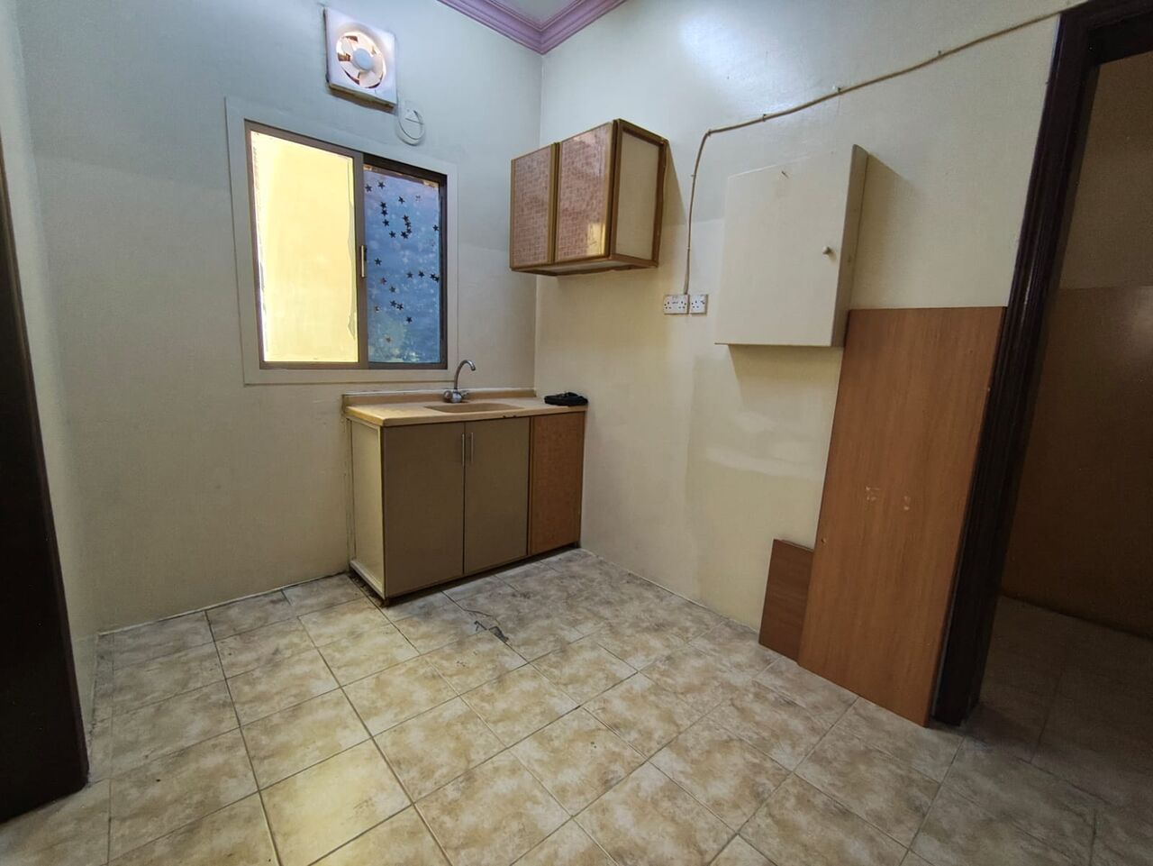 Manama, Apartments, Flats, Houses & Villas, BHD 130/year,  1 BR,  Ras Ruman:- Studio Flat On Rent With Ewa..