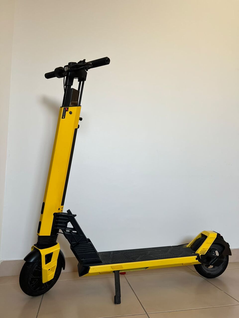 Madinat Al Ummal, Electronics, SAR 700,  Switch ES100 Electric Scooter