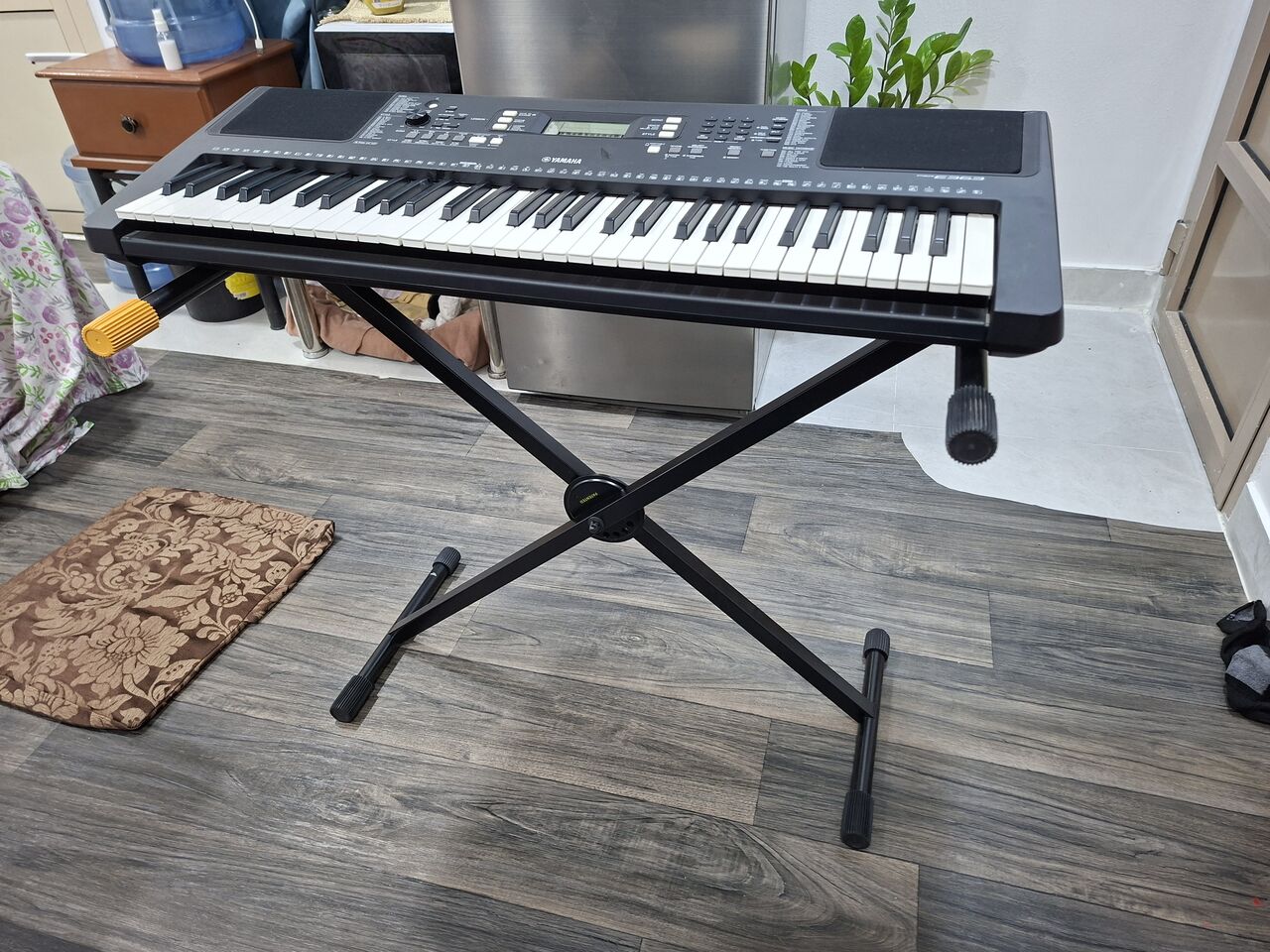 Zinj, Musical Instruments, BHD 55,  Yamaha Keyboard With Stand