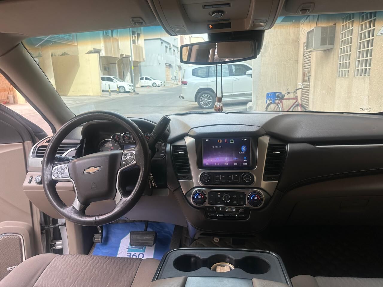 Riyadh, Vehicles, Cars & Trucks , SAR 75000,  Chevrolet Tahoe,  2015,  Automatic,  302215 KM,  , , , , LT 2X4 (100% Accident Free) Family Used Car A