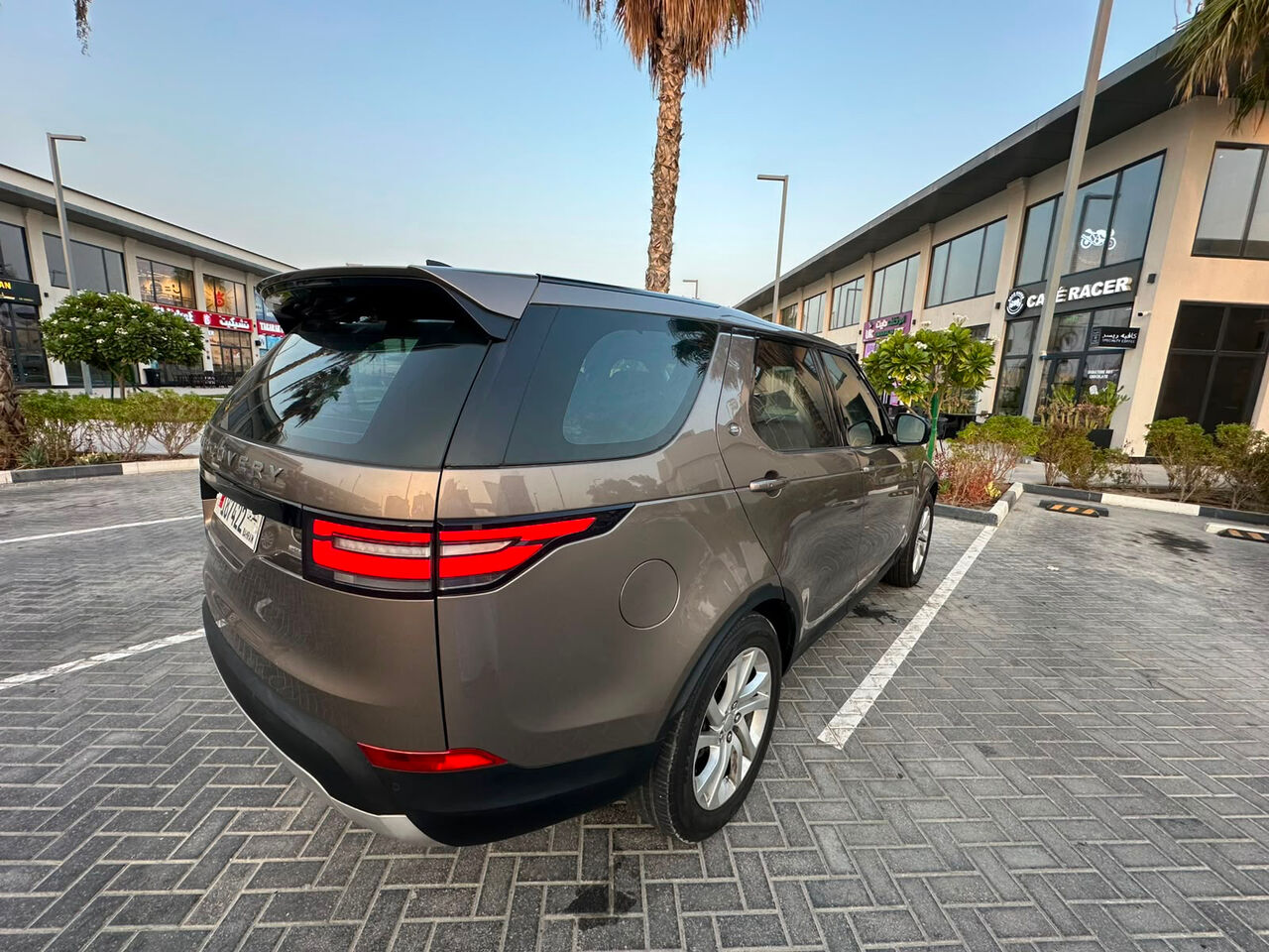 Manama, Vehicles, Cars & Trucks , BHD 6200,  Land Rover Discovery,  2017,  Automatic,  17000 KM,